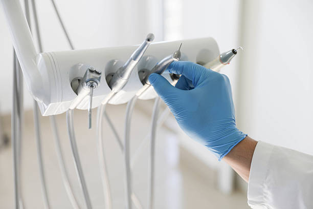 Professional Tooth Extraction technician working in Searcy County County, AR